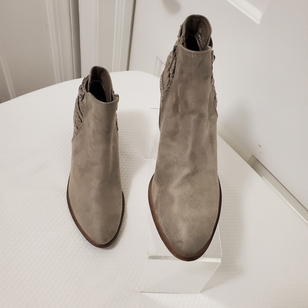 EUC Carlos by Carlos Santana Doe Taupe "Ashby" Booties Size 6, Casual - Picture 3 of 9